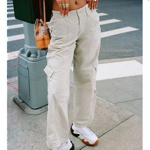 UO Y2k low rise cargo pants in cream worn once